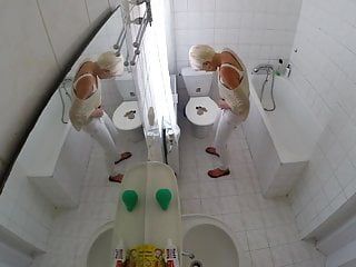 Pornhub spycam en un baño